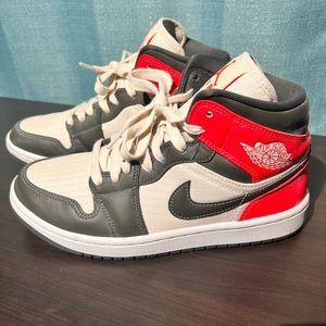 Womens Jordan Mids size 7.5